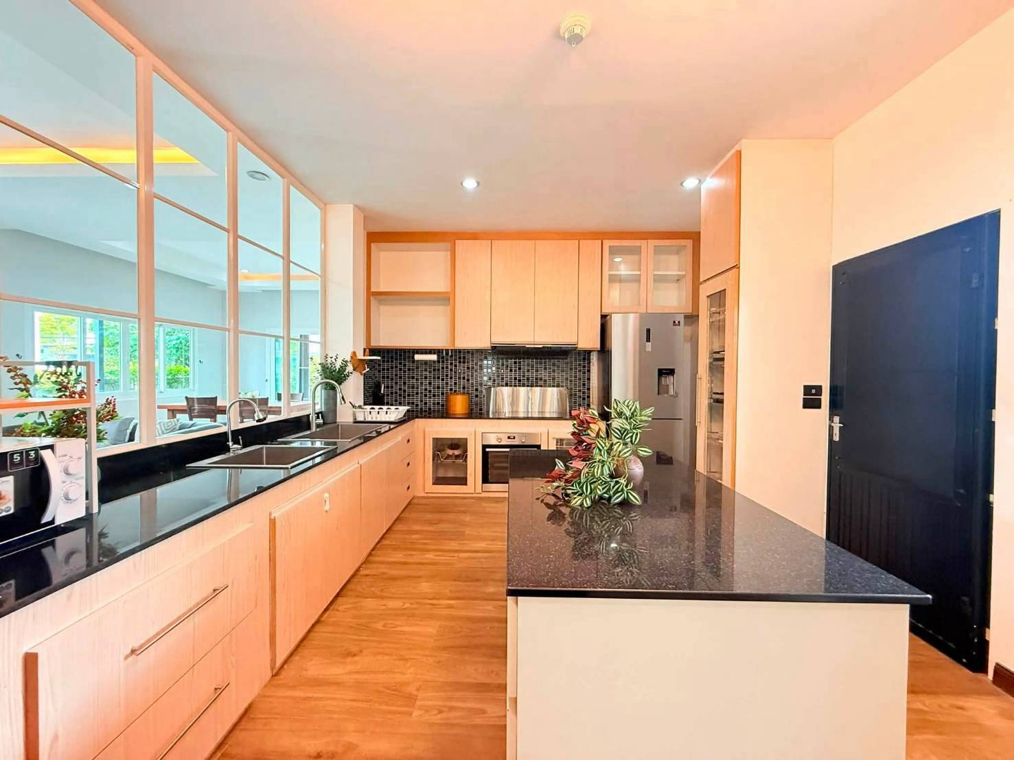 บ้านสวยให้เช่าหางดง ครัวสวยกว้าง 4 ห้องนอน